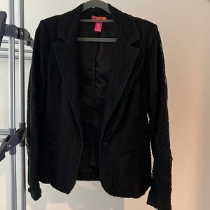 “Catch My I” lace blazer